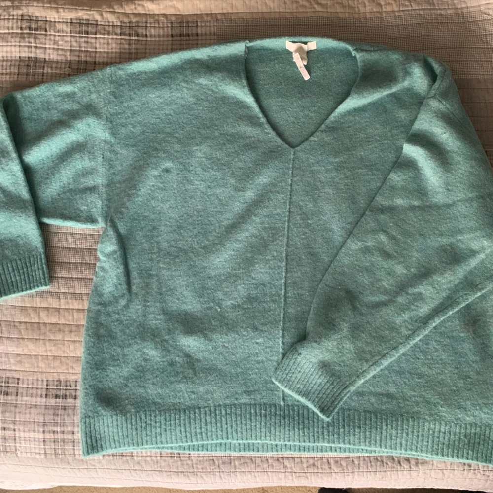 Super Soft H&M Oversized V Neck Sweater, Sz L, NWOT.